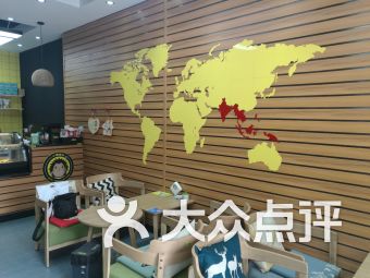转角遇惊喜 泰兴南路报刊亭无缝融汇手机维修与甜品饮品